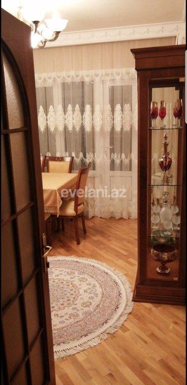 Satılır, köhnə tikili, 4 otaqlı, 110 m², Bakı, Binəqədi r, 8-ci mikrorayon q, Azadlıq prospekti m.