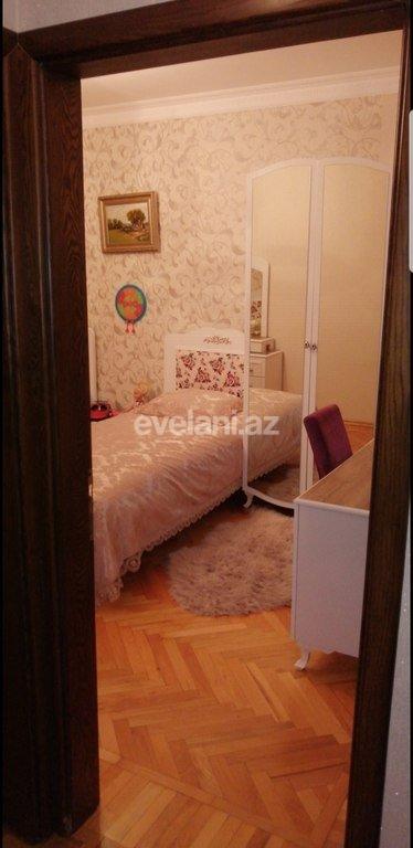 Satılır, köhnə tikili, 4 otaqlı, 110 m², Bakı, Binəqədi r, 8-ci mikrorayon q, Azadlıq prospekti m.