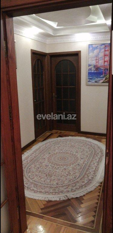 Satılır, köhnə tikili, 4 otaqlı, 110 m², Bakı, Binəqədi r, 8-ci mikrorayon q, Azadlıq prospekti m.