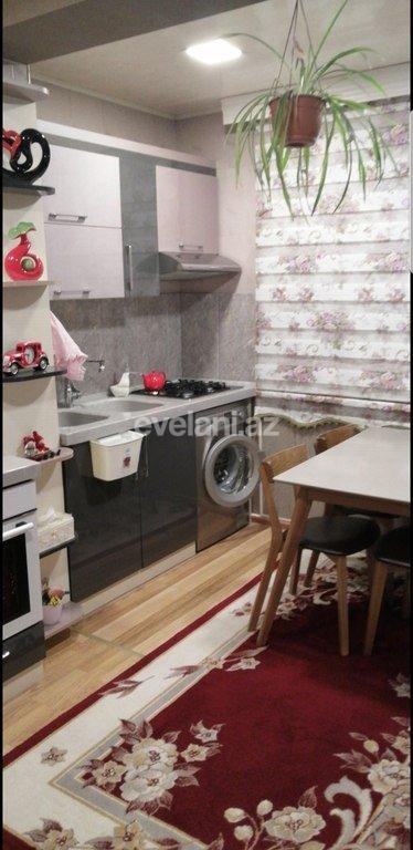 Satılır, köhnə tikili, 4 otaqlı, 110 m², Bakı, Binəqədi r, 8-ci mikrorayon q, Azadlıq prospekti m.