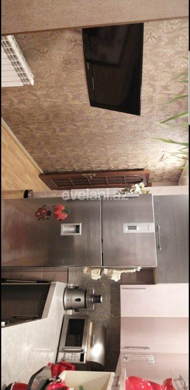 Satılır, köhnə tikili, 4 otaqlı, 110 m², Bakı, Binəqədi r, 8-ci mikrorayon q, Azadlıq prospekti m.