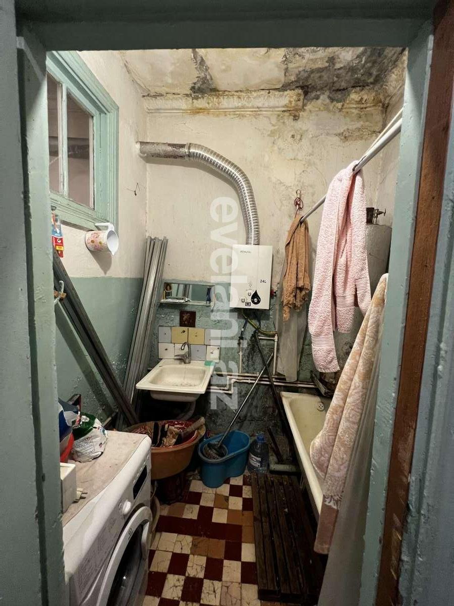 Satılır, köhnə tikili, 1 otaqlı, 38 m², Bakı, Yasamal r, Yasamal q, Elmlər Akademiyası m.