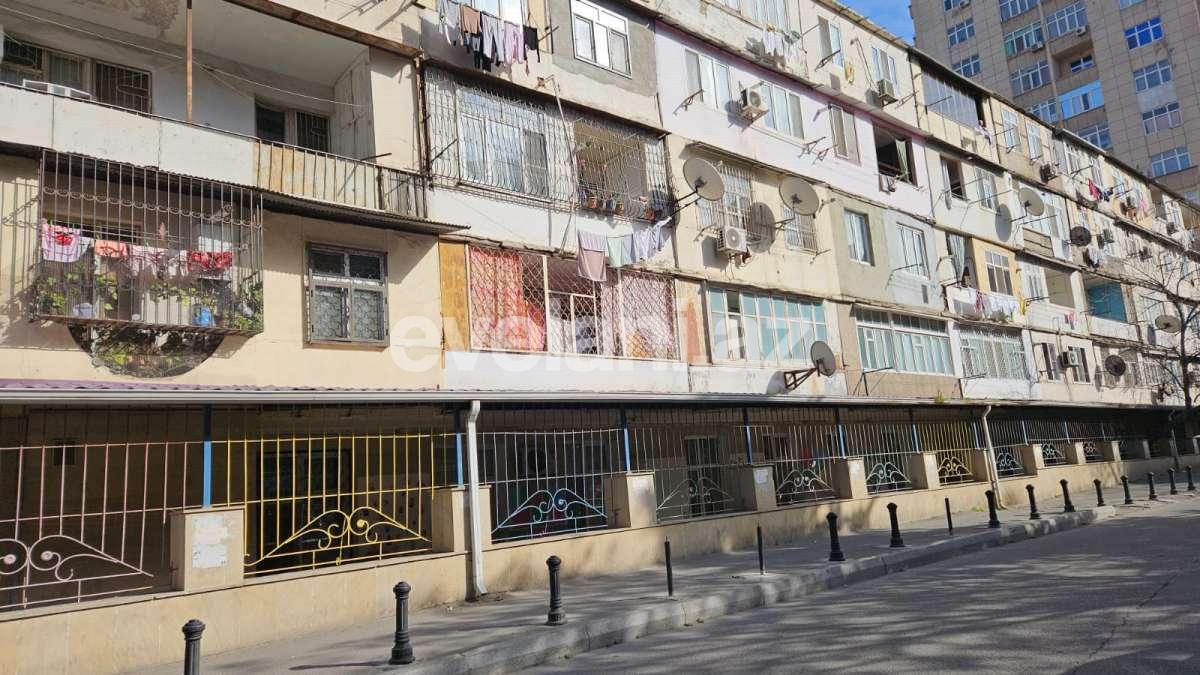Satılır, köhnə tikili, 2 otaqlı, 55 m², Bakı, Yasamal r, İnşaatçılar m.