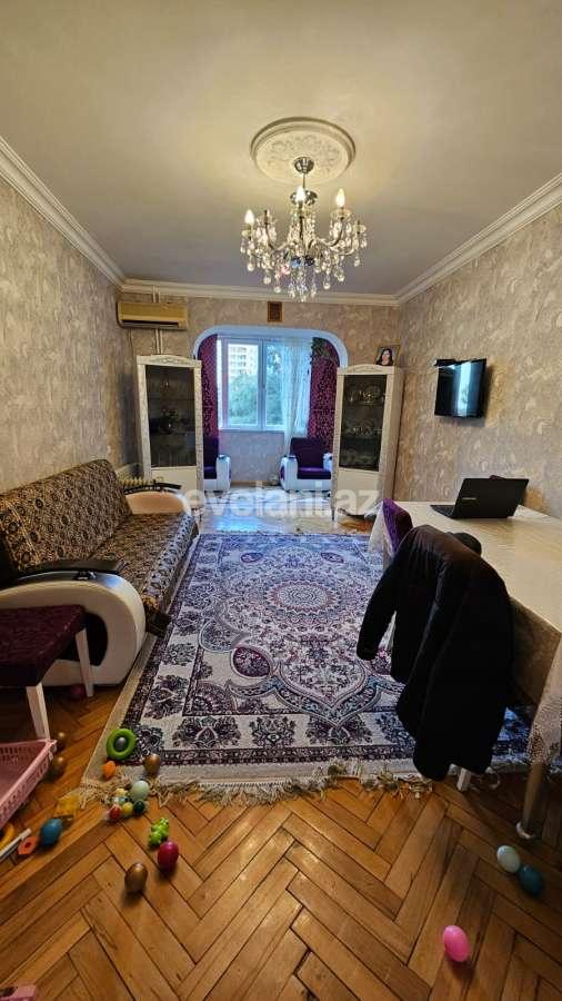 Satılır, köhnə tikili, 2 otaqlı, 55 m², Bakı, Yasamal r, İnşaatçılar m.