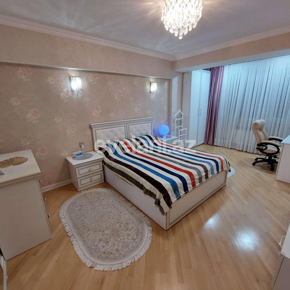 Satılır, köhnə tikili, 3 otaqlı, 90 m², Bakı, Nərimanov r, Gənclik m.