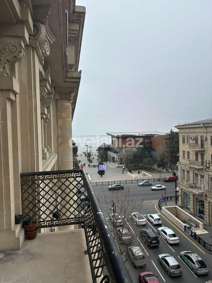 Kirayə verilir, köhnə tikili, 3 otaqlı, 140 m², Bakı, Səbail r, Sahil m.