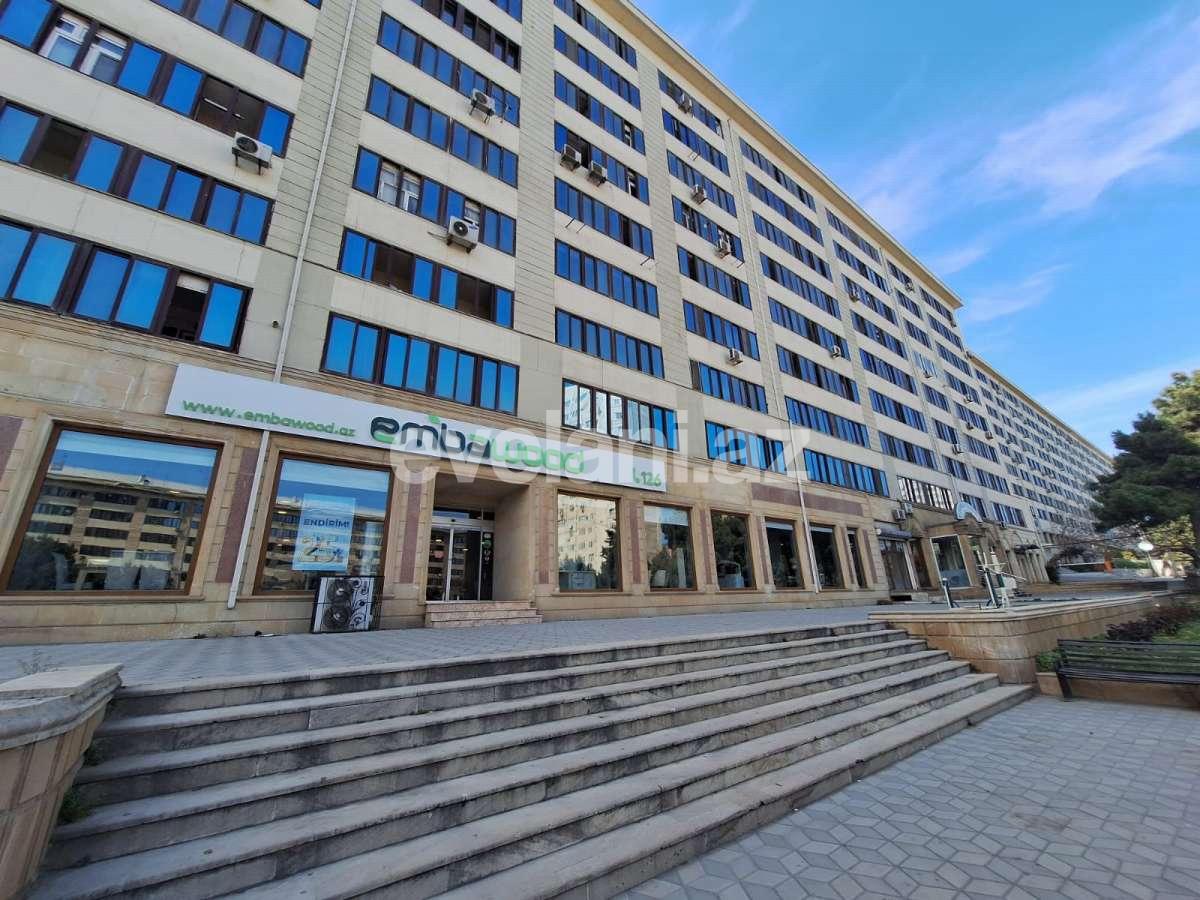 Satılır, köhnə tikili, 4 otaqlı, 120 m², Bakı, Binəqədi r, Azadlıq prospekti m.