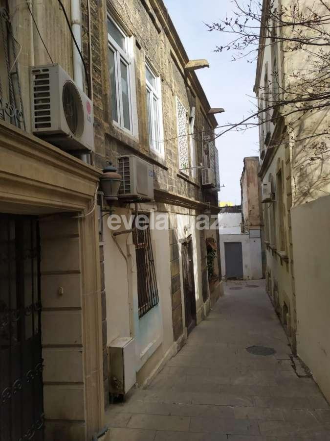 Satılır, köhnə tikili, 3 otaqlı, 60 m², Bakı, Səbail r, İçəri Şəhər m.
