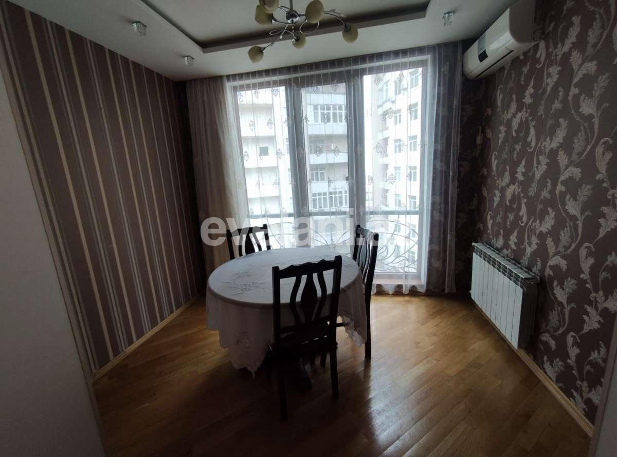 Satılır, köhnə tikili, 3 otaqlı, 80 m², Bakı, Yasamal r, Yasamal q, Elmlər Akademiyası m.