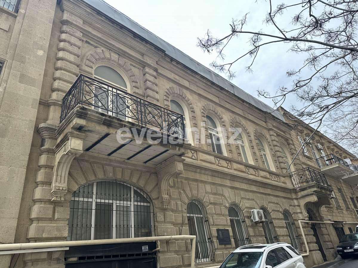 Satılır, köhnə tikili, 5 otaqlı, 180 m², Bakı, Səbail r.