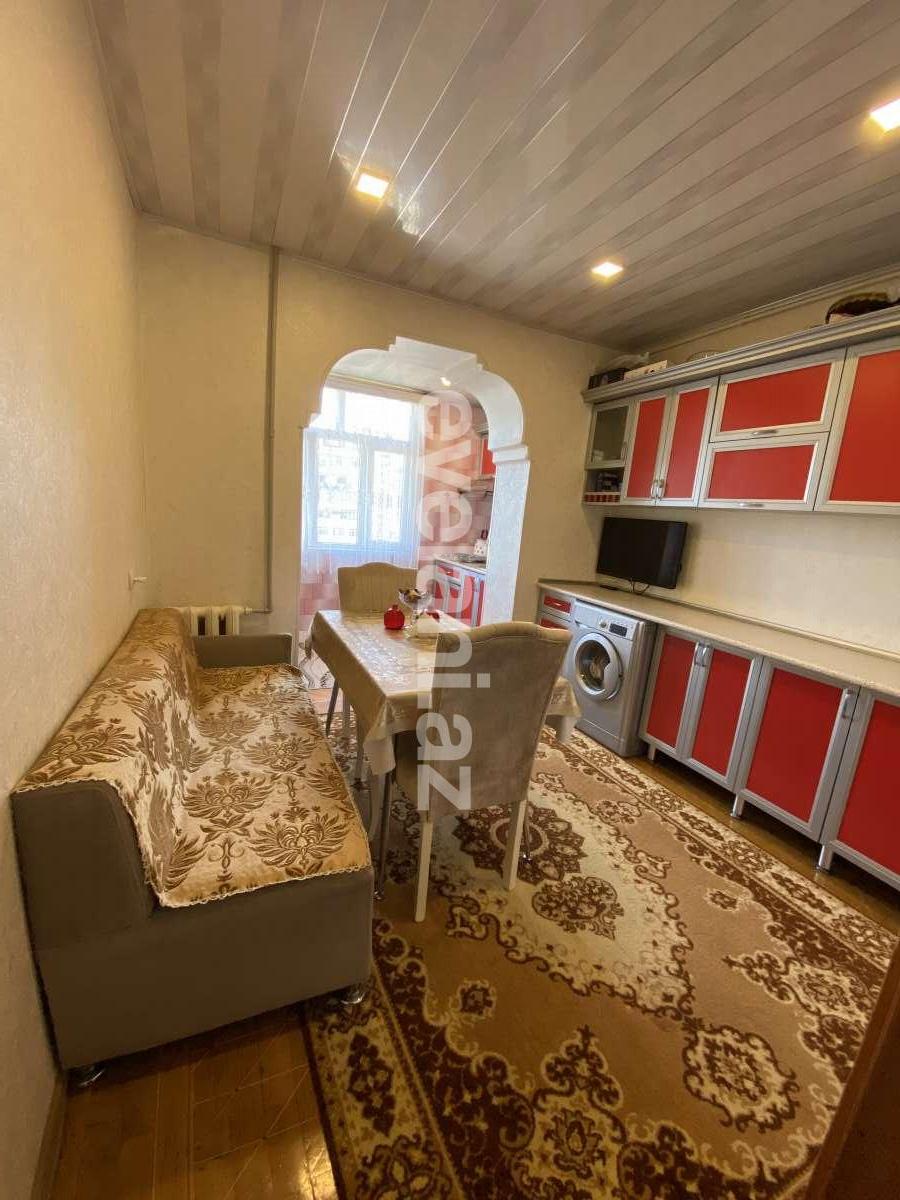 Satılır, köhnə tikili, 3 otaqlı, 70 m², Bakı, Suraxanı r, Massiv D q.