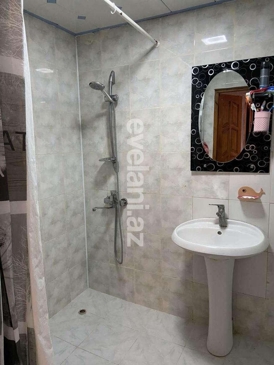 Satılır, köhnə tikili, 3 otaqlı, 70 m², Bakı, Suraxanı r, Massiv D q.