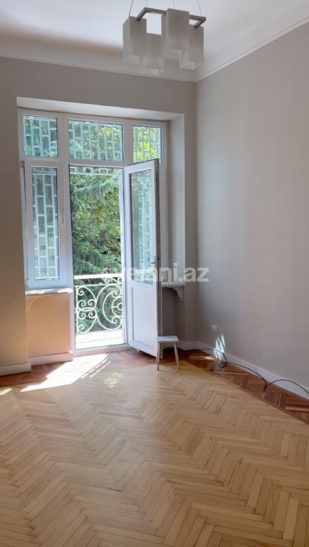 Satılır, köhnə tikili, 5 otaqlı, 145 m², Səbail r.