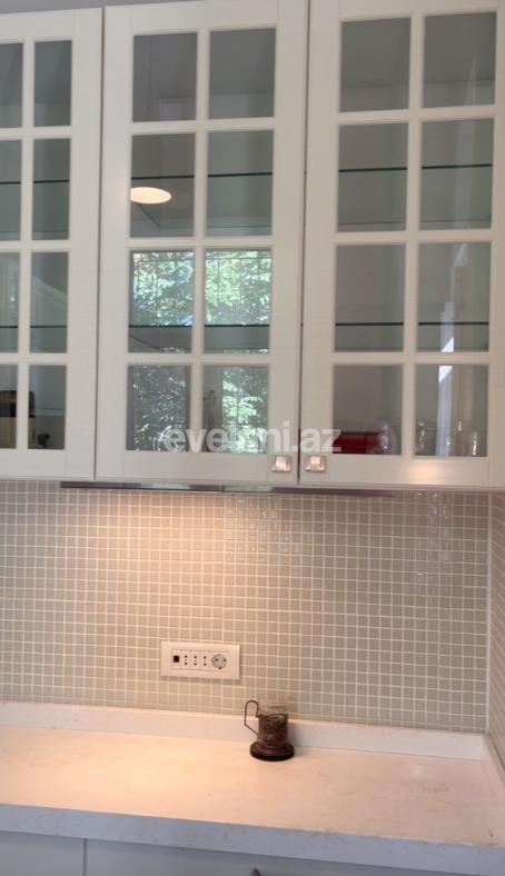 Satılır, köhnə tikili, 5 otaqlı, 145 m², Səbail r.