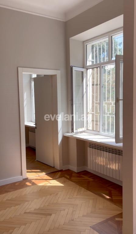 Satılır, köhnə tikili, 5 otaqlı, 145 m², Səbail r.