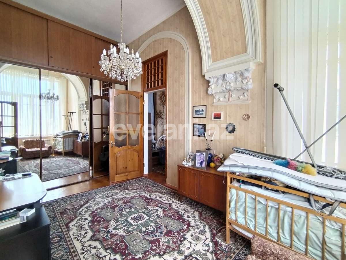 Satılır, köhnə tikili, 4 otaqlı, 100 m², Bakı, Səbail r, İçəri Şəhər m.