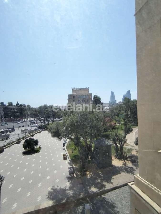 Satılır, köhnə tikili, 4 otaqlı, 100 m², Bakı, Səbail r, İçəri Şəhər m.