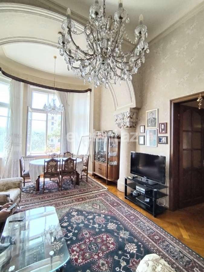 Satılır, köhnə tikili, 4 otaqlı, 100 m², Bakı, Səbail r, İçəri Şəhər m.