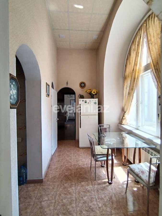 Satılır, köhnə tikili, 4 otaqlı, 100 m², Bakı, Səbail r, İçəri Şəhər m.