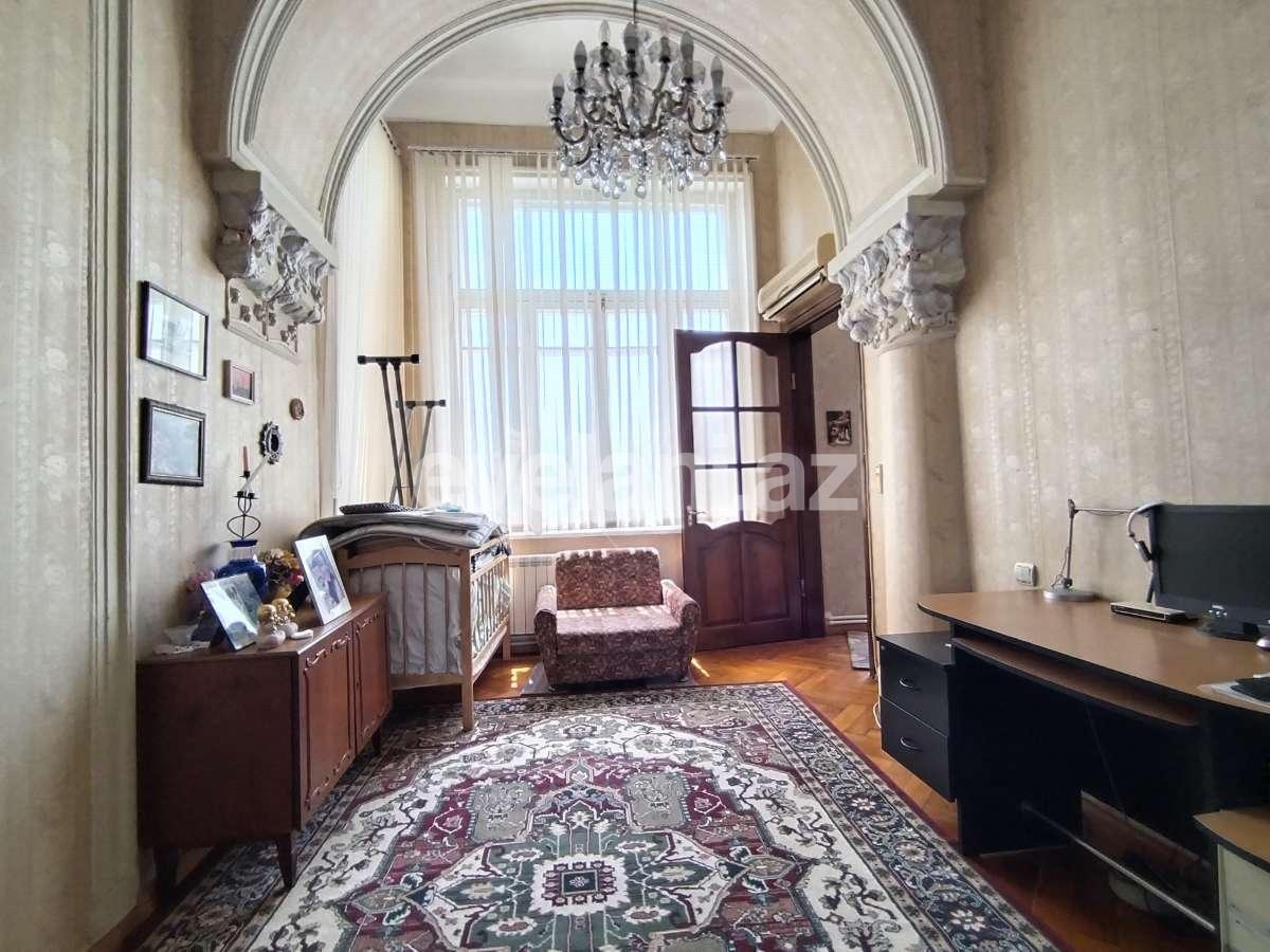 Satılır, köhnə tikili, 4 otaqlı, 100 m², Bakı, Səbail r, İçəri Şəhər m.