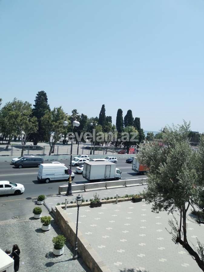 Satılır, köhnə tikili, 4 otaqlı, 100 m², Bakı, Səbail r, İçəri Şəhər m.