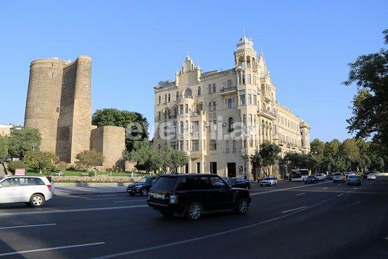 Satılır, köhnə tikili, 4 otaqlı, 100 m², Bakı, Səbail r, İçəri Şəhər m.