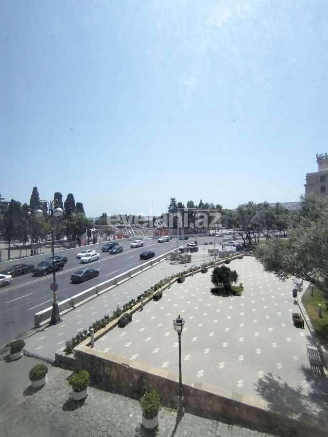 Satılır, köhnə tikili, 4 otaqlı, 100 m², Bakı, Səbail r, İçəri Şəhər m.