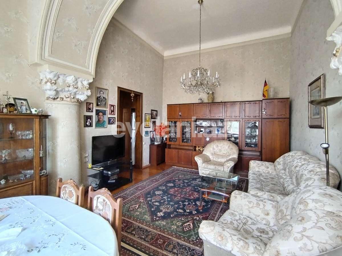 Satılır, köhnə tikili, 4 otaqlı, 100 m², Bakı, Səbail r, İçəri Şəhər m.