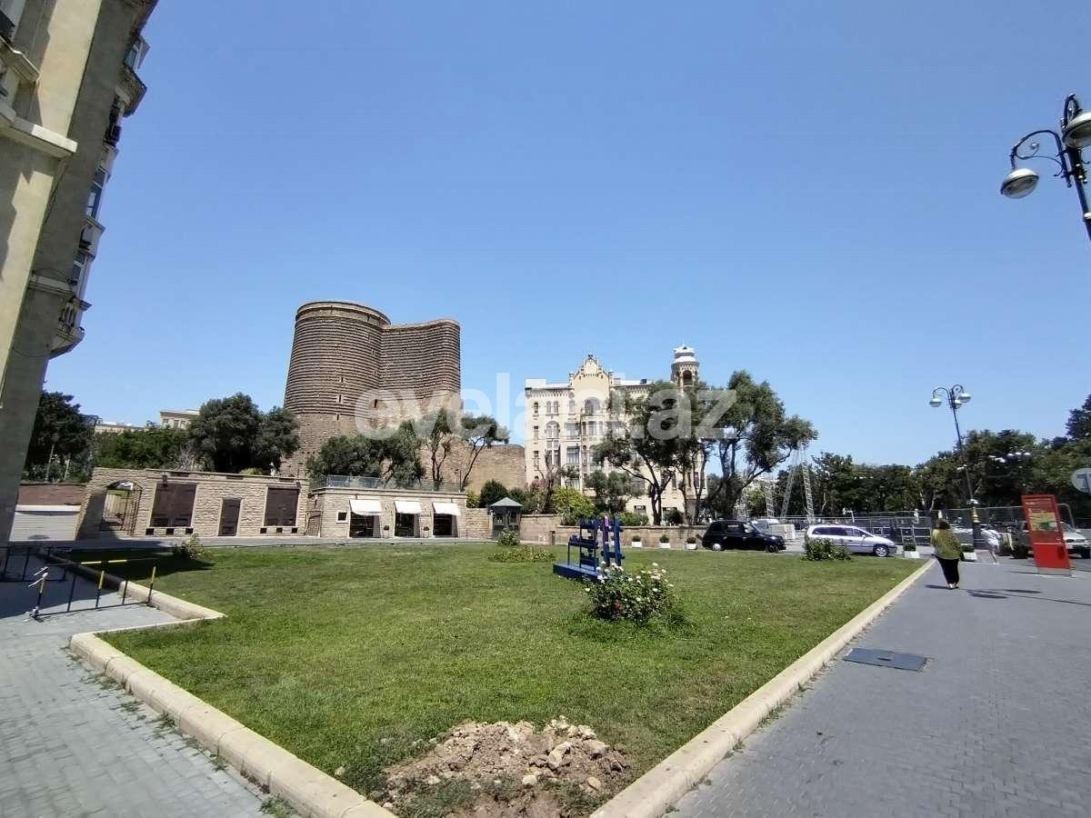 Satılır, köhnə tikili, 4 otaqlı, 100 m², Bakı, Səbail r, İçəri Şəhər m.