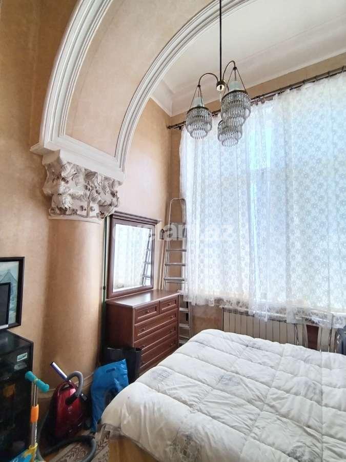 Satılır, köhnə tikili, 4 otaqlı, 100 m², Bakı, Səbail r, İçəri Şəhər m.