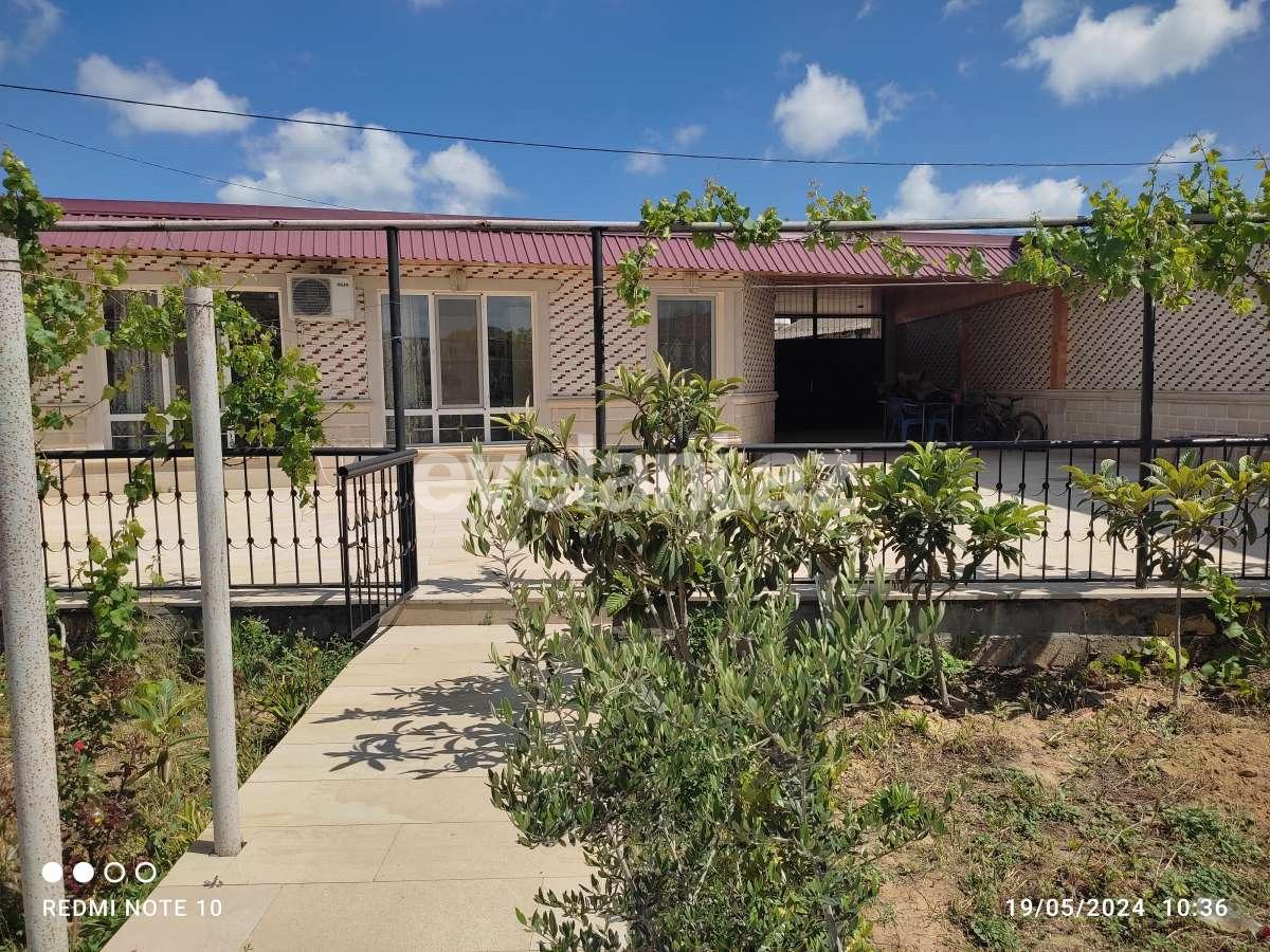 Satılır, həyət evi / bağ, 4 otaqlı, 75 m², Bakı, Abşeron r, Saray q.