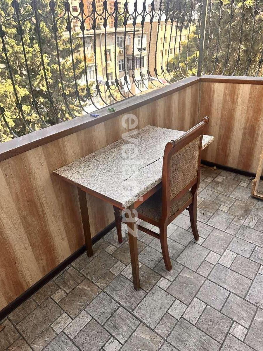 Satılır, köhnə tikili, 1 otaqlı, 30 m², Bakı, Nəsimi r, 4-cü mikrorayon q, Memar Əcəmi m.