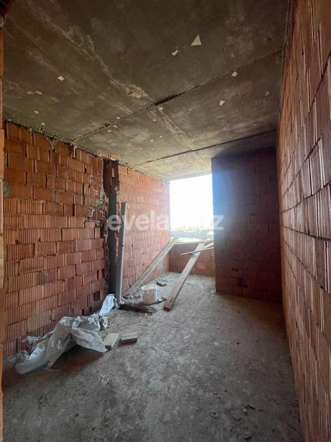 Satılır, yeni tikili, 3 otaqlı, 120 m², Bakı, Binəqədi r, 8-ci mikrorayon q, Azadlıq prospekti m.