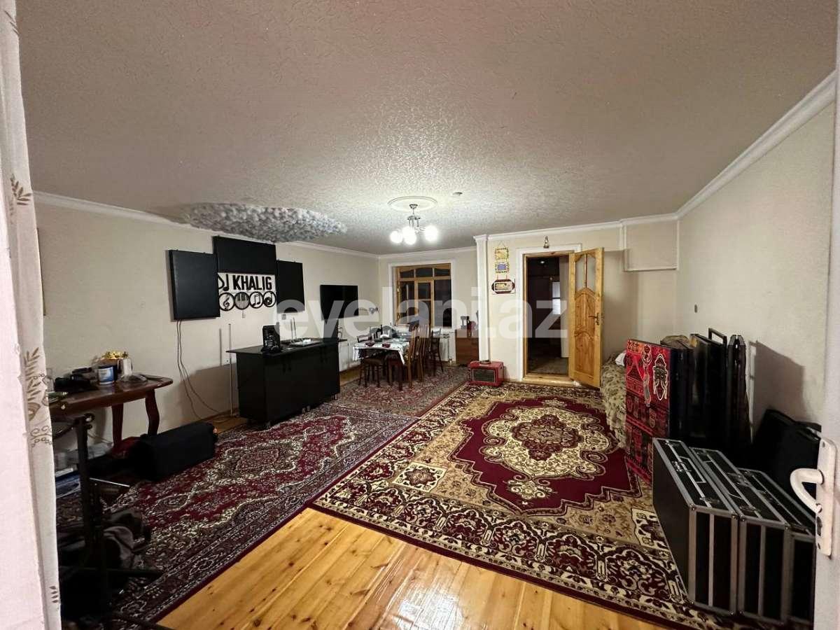 Продаётся, вторичка, 3-комнаты, 56.1 m², Гянджа