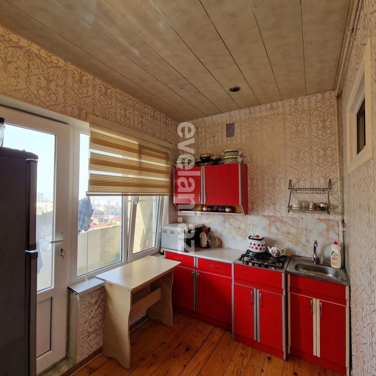 Satılır, köhnə tikili, 2 otaqlı, 60 m², Bakı, Xətai r, Əhmədli q, Həzi Aslanov m.