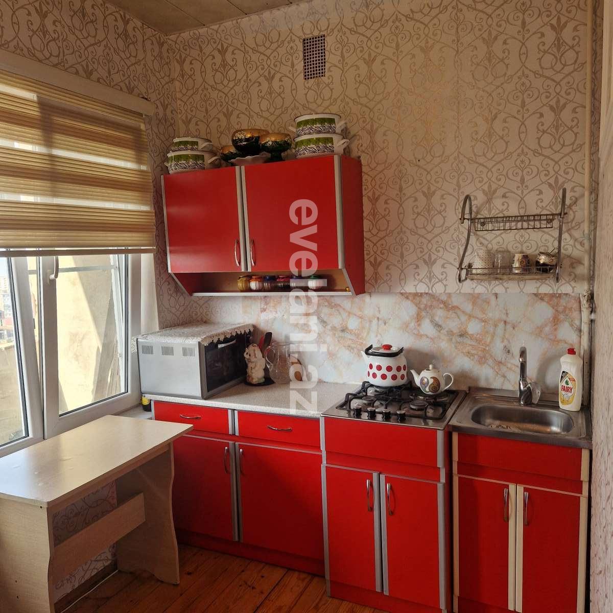 Satılır, köhnə tikili, 2 otaqlı, 60 m², Bakı, Xətai r, Əhmədli q, Həzi Aslanov m.