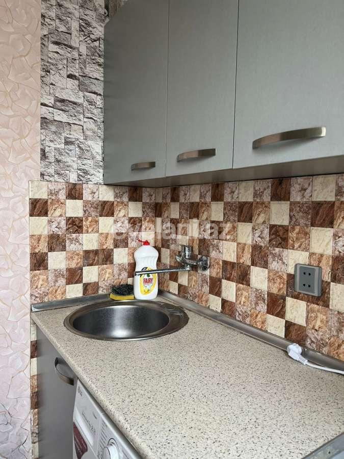 Satılır, köhnə tikili, 1 otaqlı, 30 m², Bakı, Yasamal r, Elmlər Akademiyası m.