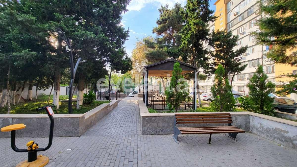 Kirayə verilir, köhnə tikili, 2 otaqlı, 68 m², Bakı, Nəsimi r, 4-cü mikrorayon q, Memar Əcəmi m.