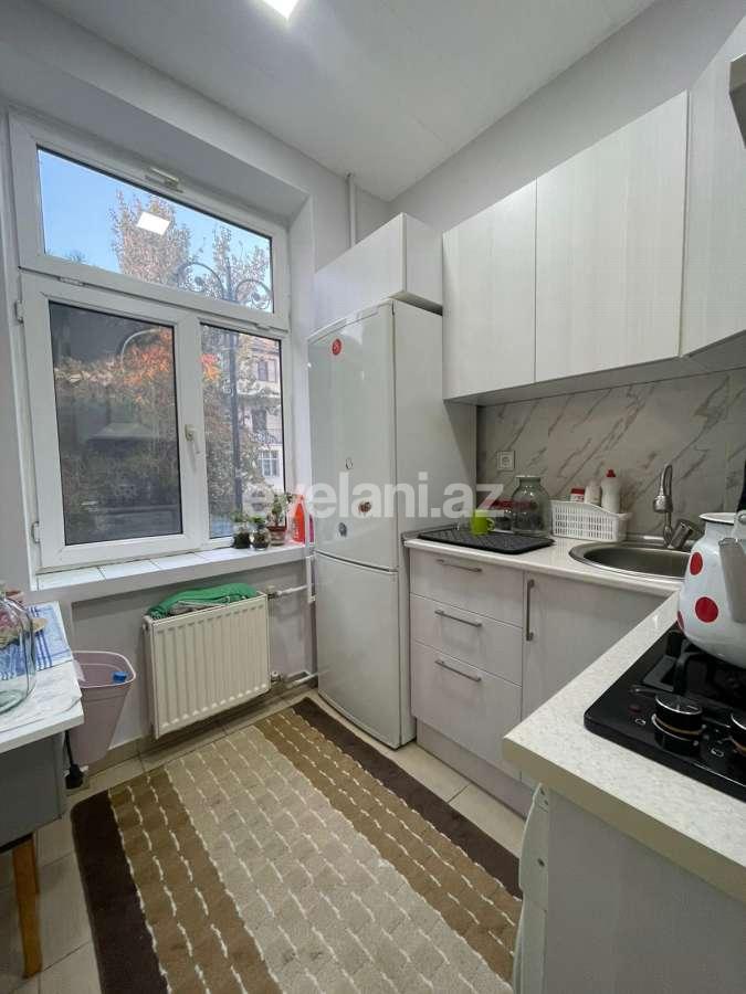 Satılır, köhnə tikili, 2 otaqlı, 43 m², Bakı, Yasamal r, Elmlər Akademiyası m.