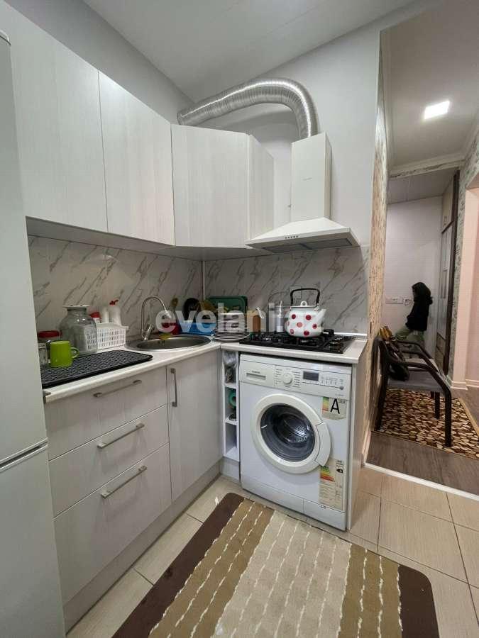 Satılır, köhnə tikili, 2 otaqlı, 43 m², Bakı, Yasamal r, Elmlər Akademiyası m.