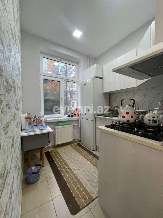 Satılır, köhnə tikili, 2 otaqlı, 43 m², Bakı, Yasamal r, Elmlər Akademiyası m.