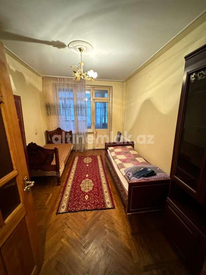 Sale, old building, 3 room, 80 m²
