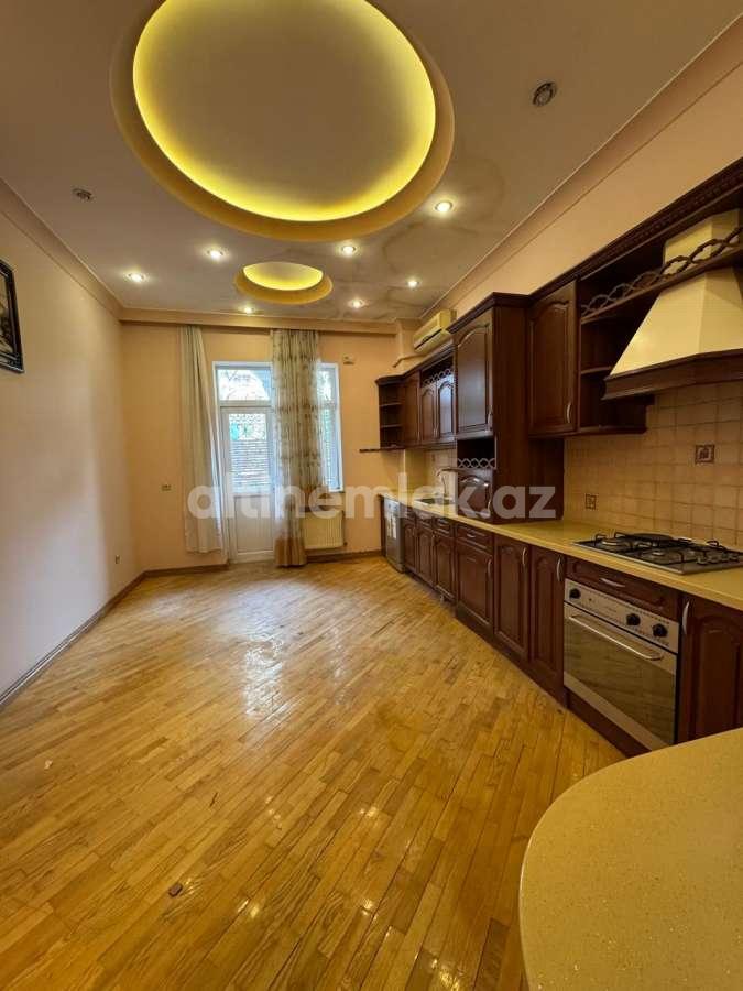 Satılır, yeni tikili, 5 otaqlı, 250 m²