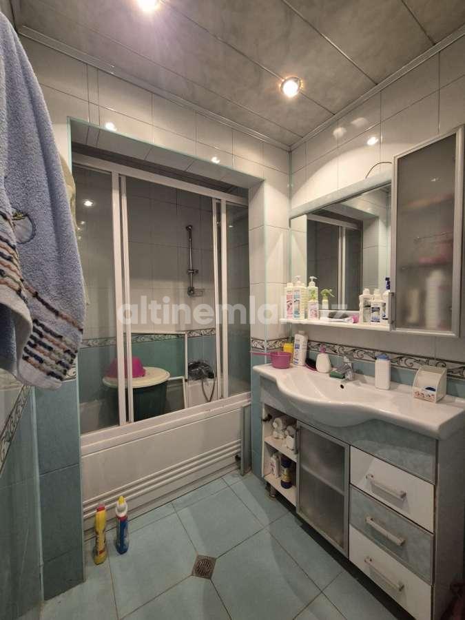 Продаётся, вторичка, 3-комнаты, 65 m²