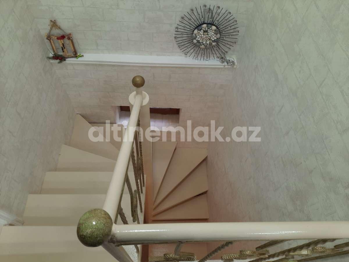 Продаётся, дом / дача, 5-комнаты, 230 m²