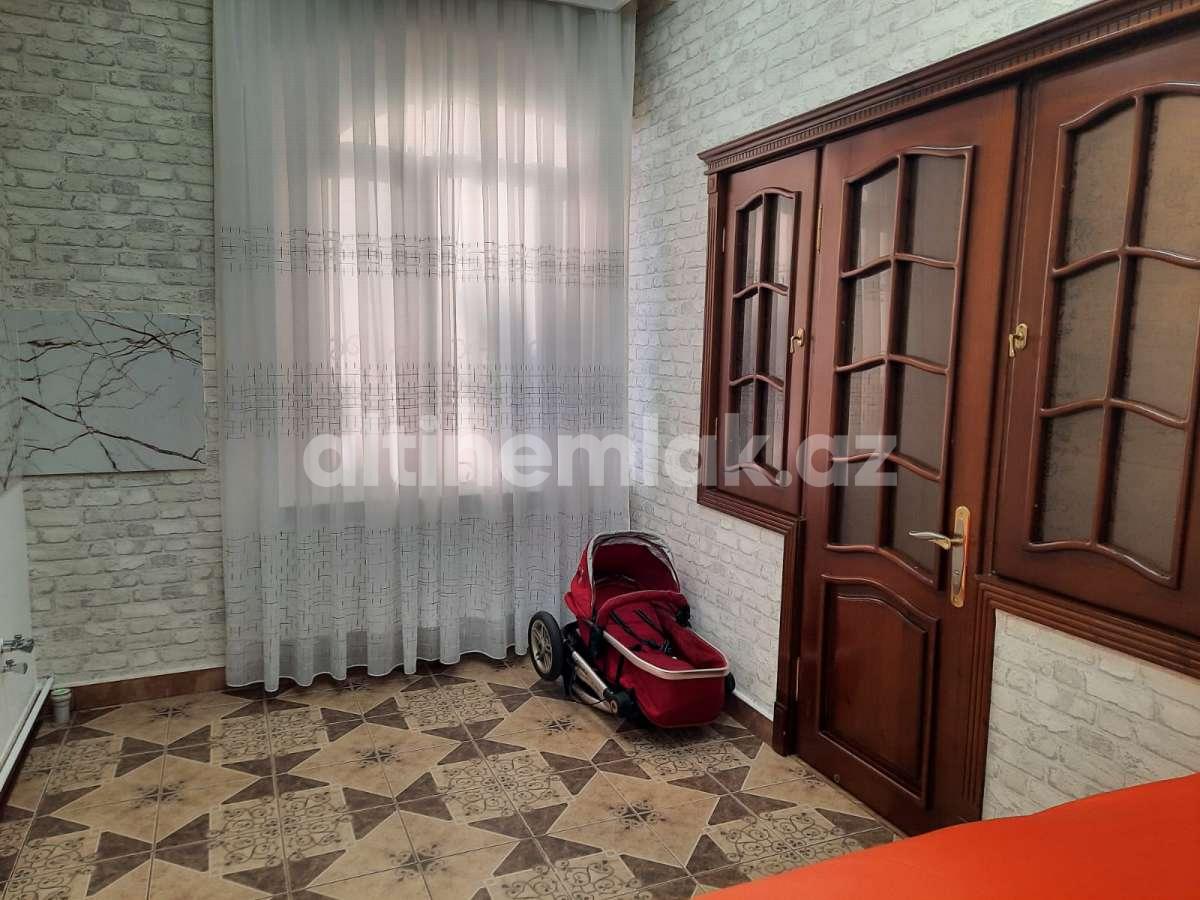 Продаётся, дом / дача, 5-комнаты, 230 m²