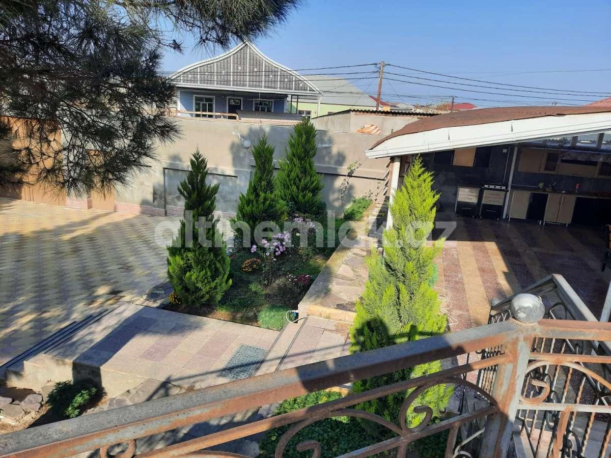 Продаётся, дом / дача, 5-комнаты, 230 m²