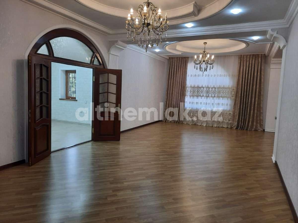 Продаётся, дом / дача, 5-комнаты, 230 m²