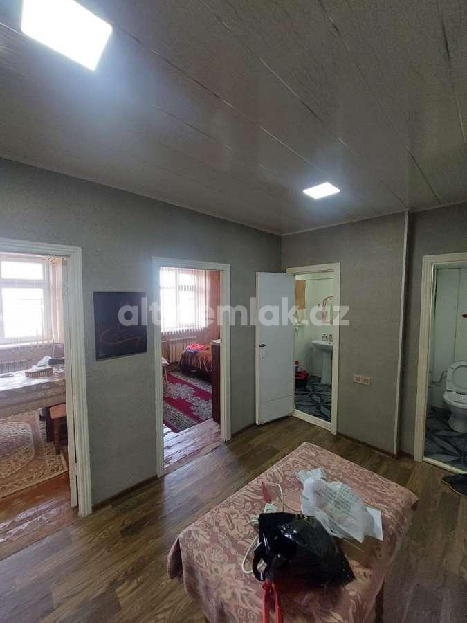 Sale, old building, 2 room, 52 m²
