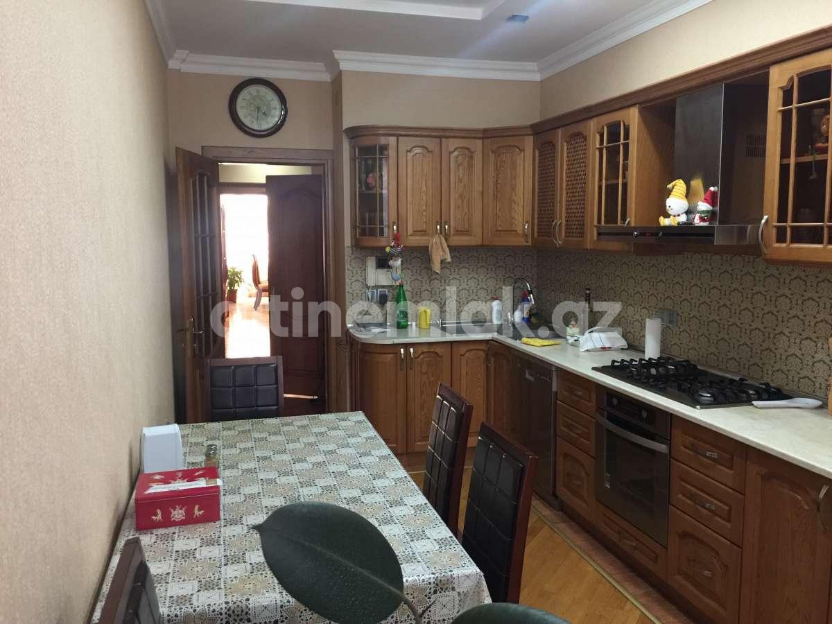 Kirayə verilir, yeni tikili, 3 otaqlı, 157 m²